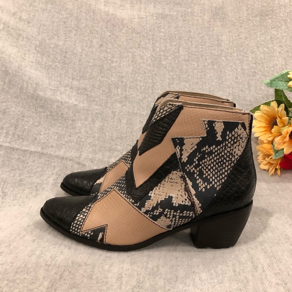 NWT - Matisse Women's Black and Tan Snake Print Ankle Boots - Picture 6 of 16